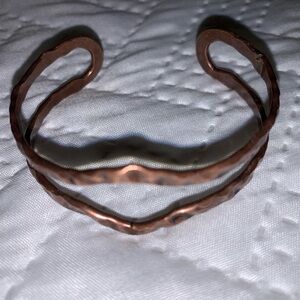COPPER WIRE CUFF BRACELET.  New. Beautiful!!